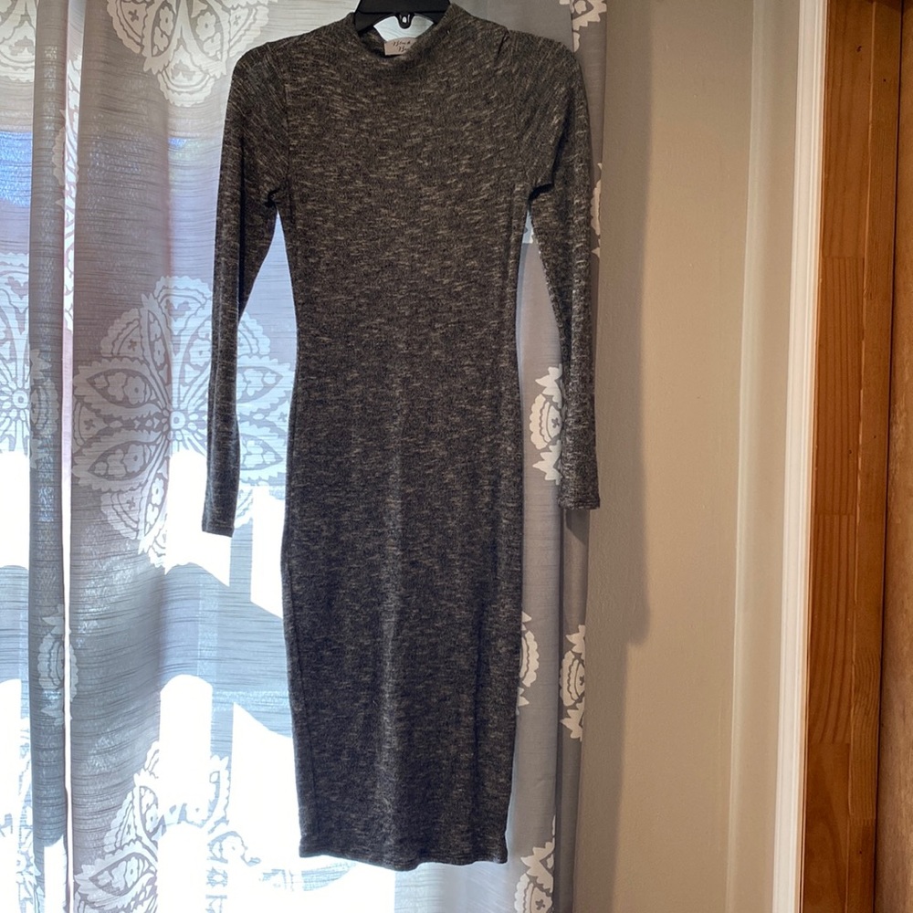 Long sleeve knit midi dress size medium